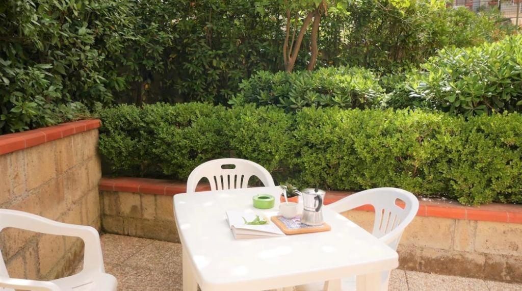 House With Garden And Parking Space In Mergellina Наполи Екстериор снимка