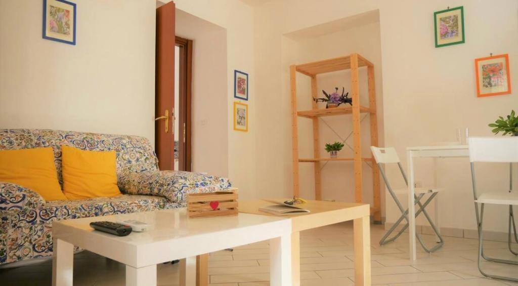 House With Garden And Parking Space In Mergellina Наполи Екстериор снимка