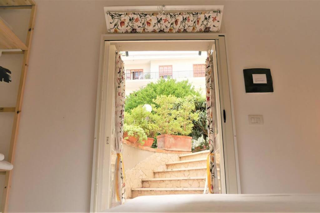 House With Garden And Parking Space In Mergellina Наполи Екстериор снимка
